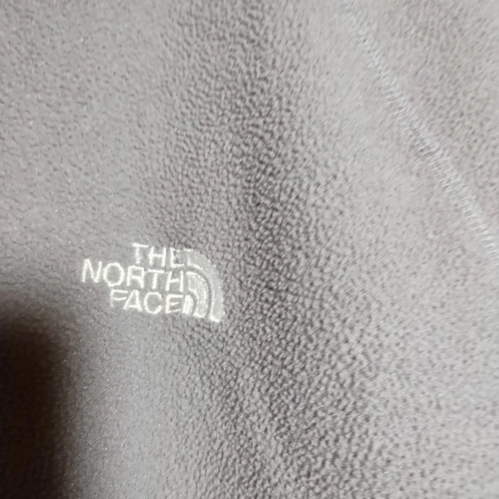 The North Face Mens Sweatshirt Gray Size large Crewneck Soft Patch Chest Logo